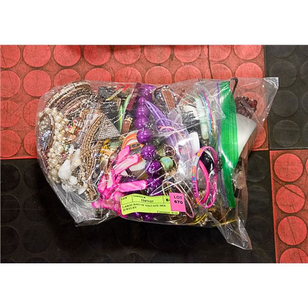 LARGE BAG OF VINTAGE MIX JEWELRY
