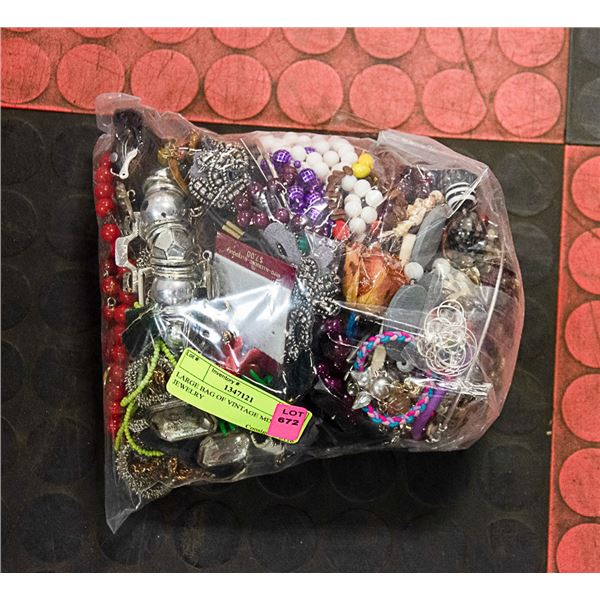 LARGE BAG OF VINTAGE MIXED JEWELRY