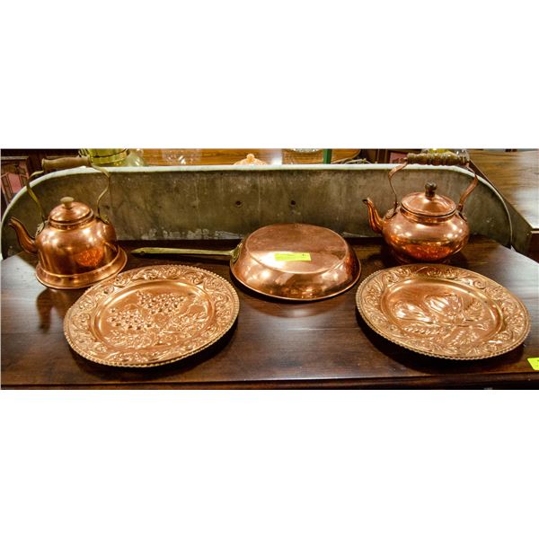 COPPER LOT INCLUDES 2 COFFEE POTS 2 PLATES & PAN
