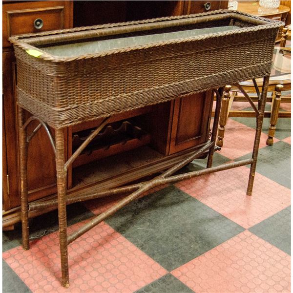 WICKER RAISED PLANTER BOX