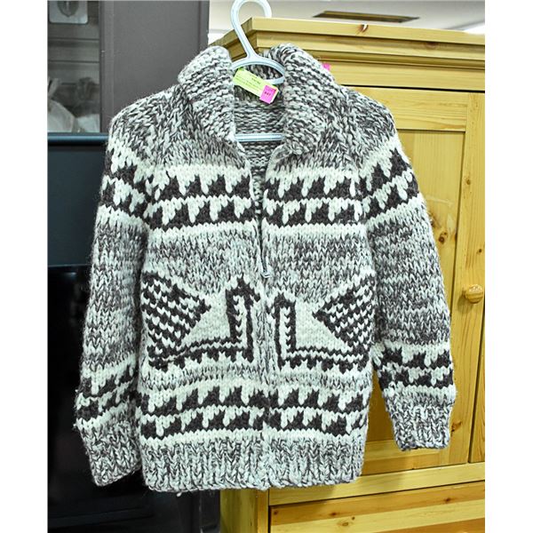 BUFFALO WOOL HAND KNITTED SWEATER WITH ZIPPER