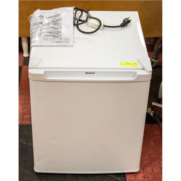 NEW COOL MINI FRIDGE 90 WATT, 22 LBS