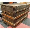 Image 2 : VINTAGE WOOD AND METAL STEAMER TRUNK