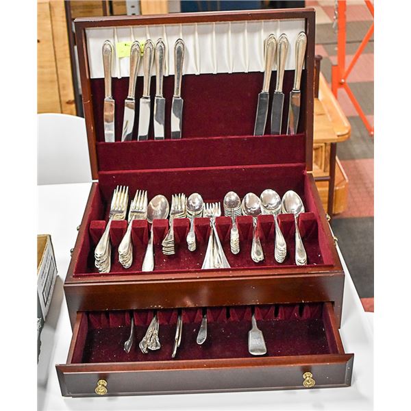 WOOD CASE SET OF GENUINE SILVER SILVERWARE