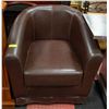 Image 1 : 1 BROWN LOUNGE LEATHER CHAIR SEATS 1 PERSON