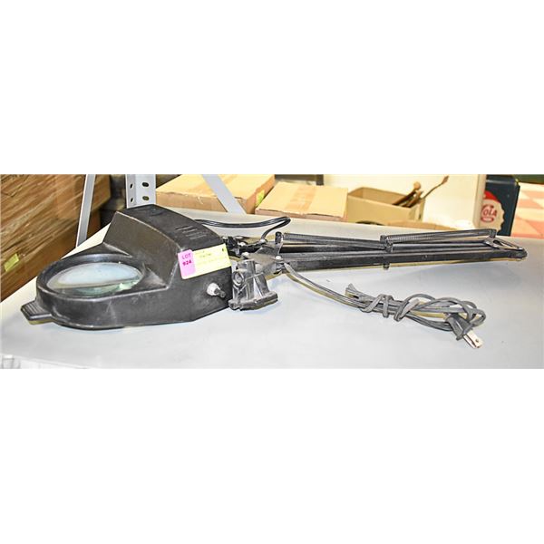TABLE MOUNTING MAGNIFIER WITH LIGHT