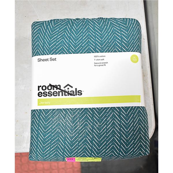 SET OF XL TWIN 100% COTTON SHEET SET AND PILLOW