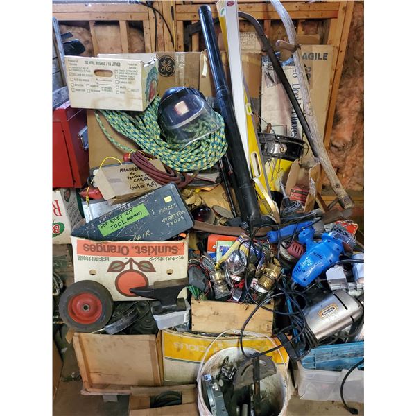 ESTATE PALLET OF TOOLS, ELECTRICAL FIXTURES,