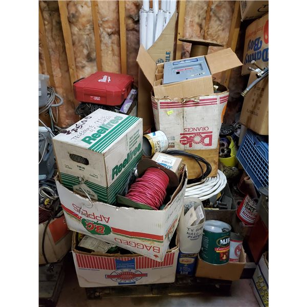 ESTATE PALLET OF ELECTRICAL ITEMS, INCLUDES W