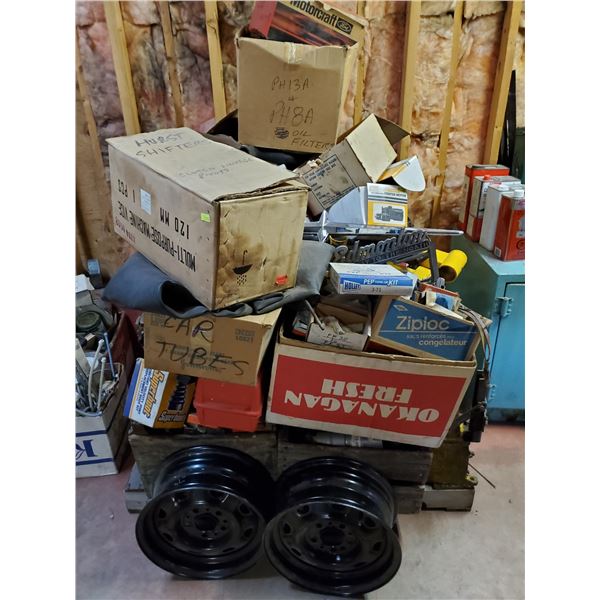 ESTATE PALLET OF ASSORTED AUTO PART, GAUGES AND