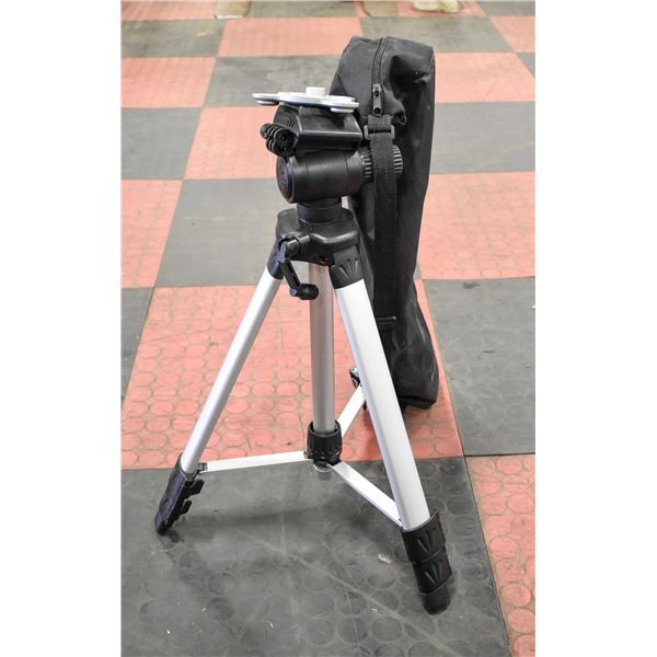 CAMERA TRIPOD IN CASE