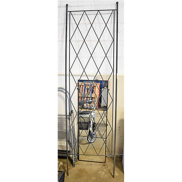 BLACK STEEL PLANT CLIMBER