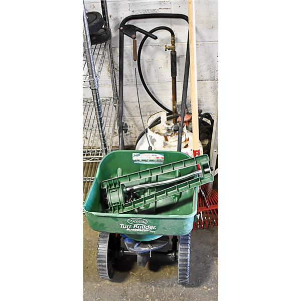 SCOTTS TURF BUILDER FERTILIZER SPREADER