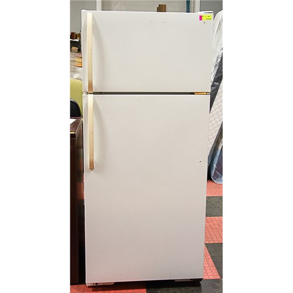 WHITE SINGLE DOOR FRIDGE / FREEZER