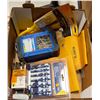 Image 1 : BOX OF CARPENTER'S ACCESSORIES AND TOOLS INCL.