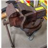 Image 1 : RECORD 4" SHOP VISE - 1 JAW MAY NEED REPLACING AS