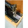 Image 3 : ANTIQUE SINGER SEWING MACHINE MODEL JB269369