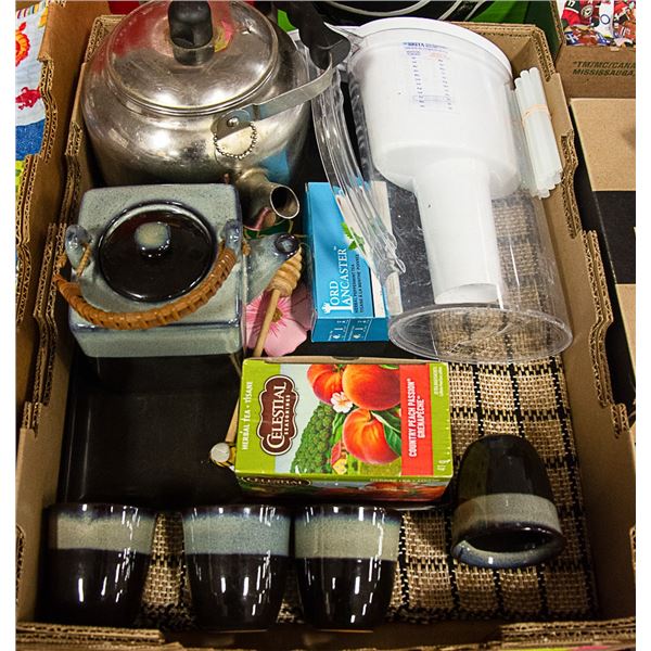 FLAT WITH DECORATIVE TEA ENSEMBLE INCL.