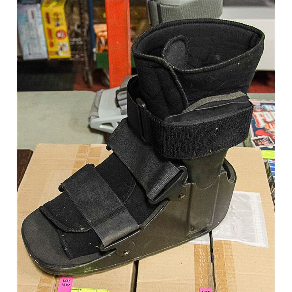 AIR CAST BOOT