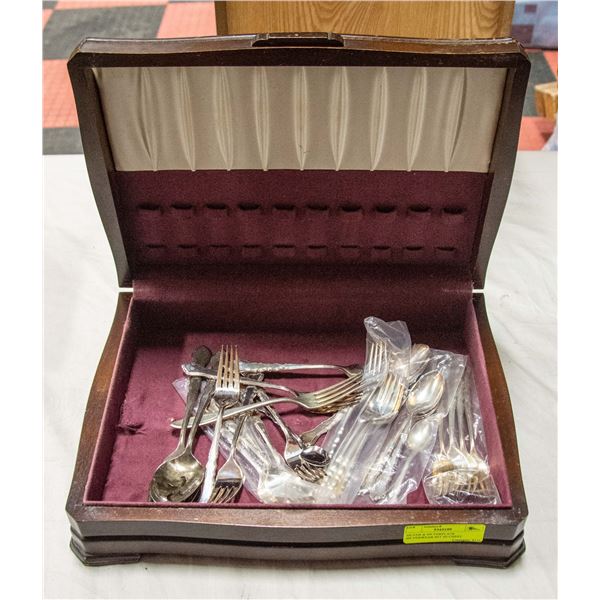 SILVER & SILVERPLATE SILVERWEAR SET IN CHEST