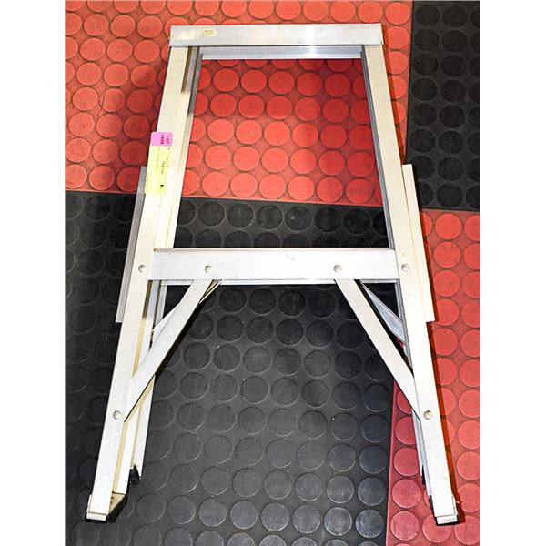 STEP LADDER SHORT