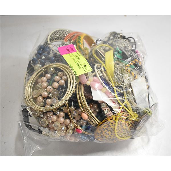 LARGE BAG OF VINTAGE MIXED JEWELRY