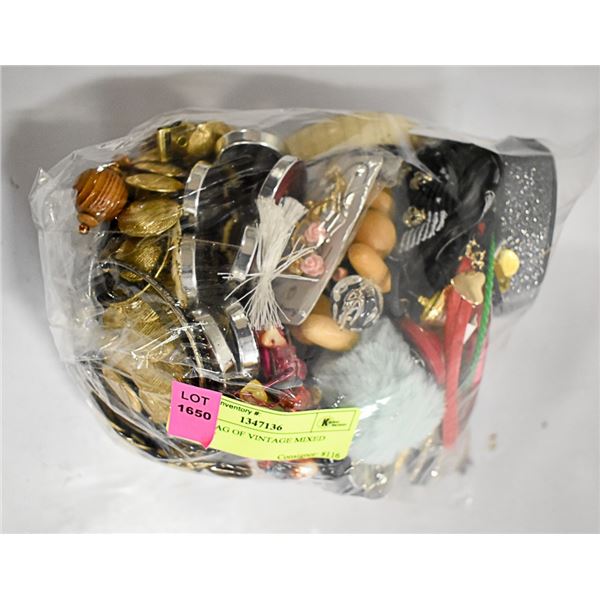 LARGE BAG OF VINTAGE MIXED JEWELRY