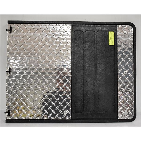 19 X 24 CHECKER PLATE & RUBBER MUD FLAPS