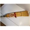 Image 2 : VINTAGE CURLING BROOM