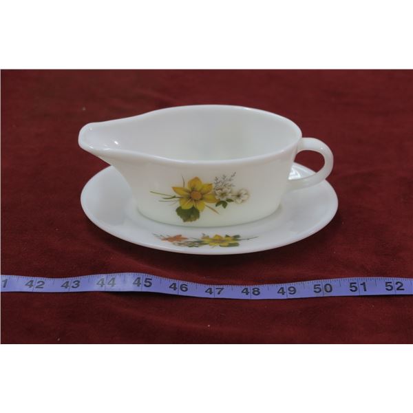 1 Gravy Dish Autumn Glory