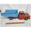 Image 3 : Lumar 1950's Mechanical Metal Dump Truck Working