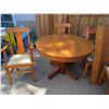 Image 3 : Round Oak Table and 4 Matching Chairs