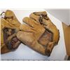 Image 5 : SET OF 3 VINTAGE BASEBALL GLOVES