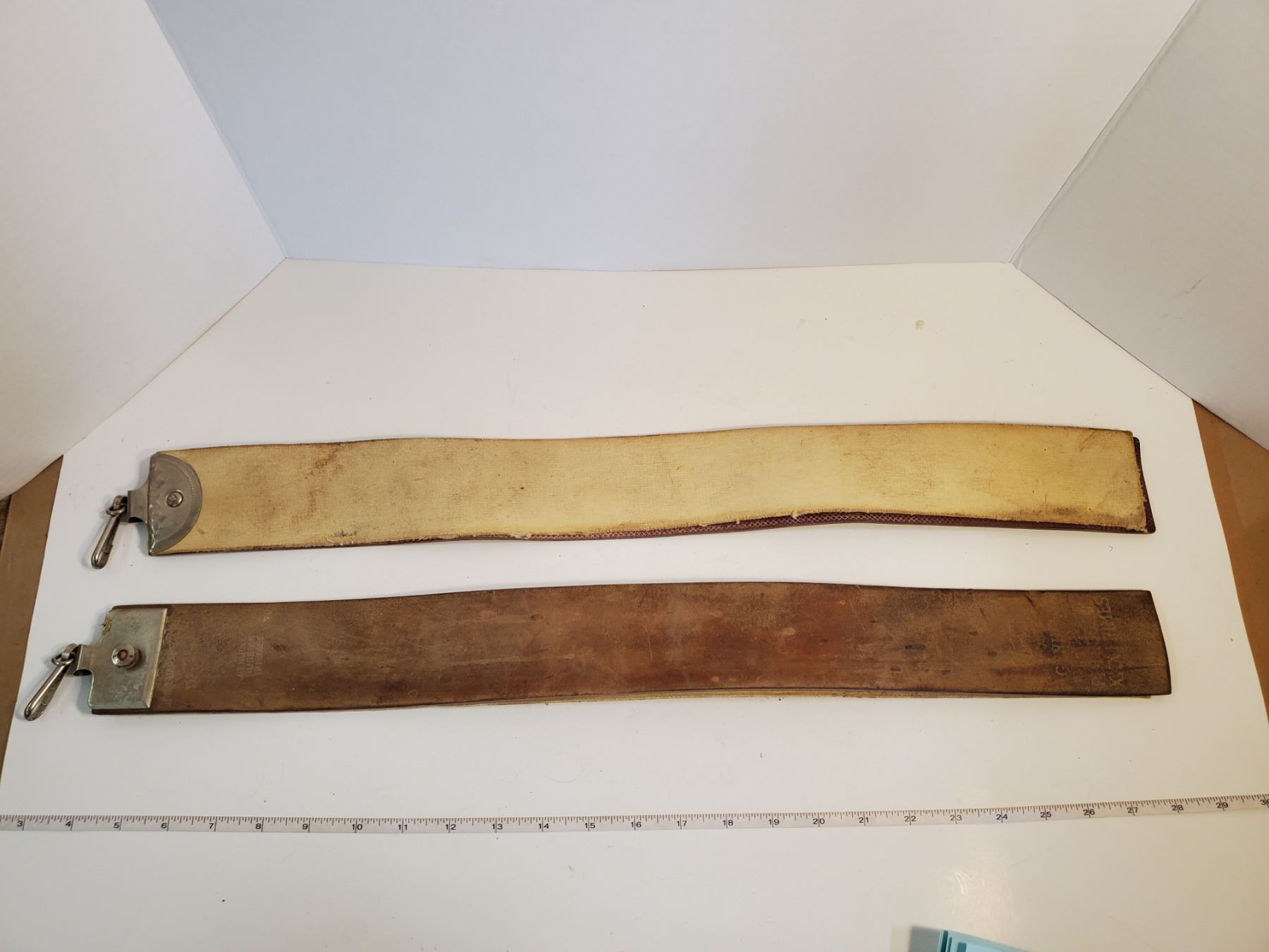 2 VINTAGE RAZOR STROPS