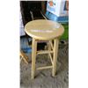 Image 3 : 2 Wood Bar Stools