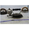 Image 2 : 2 Sad Irons + Vintage Steam Iron