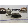 Image 3 : 2 Sad Irons + Vintage Steam Iron