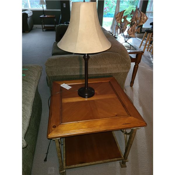End table and lamp Cat c