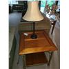 Image 1 : End table and lamp Cat c