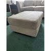 Image 1 : Off-White Ottoman