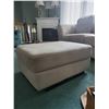 Image 3 : Off-White Ottoman