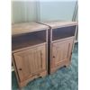 Image 2 : 2 Matching Night Side Tables