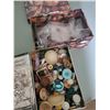 Image 2 : Assorted Bottons & Decorative Boxes