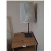 Image 3 : Side Table with Lamp