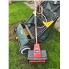 Image 1 : Manual Yard Works Racker, Toro Power Shovel