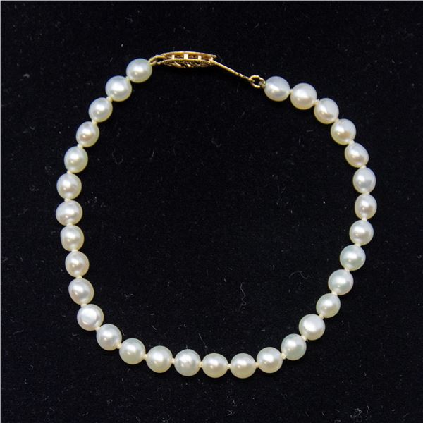 PEARL BRACELET WITH 14K GOLD SAFETY CLASP,