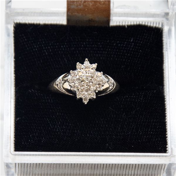 10K GOLD RING WITH CLEAR STONES, APPROX. SIZE 7