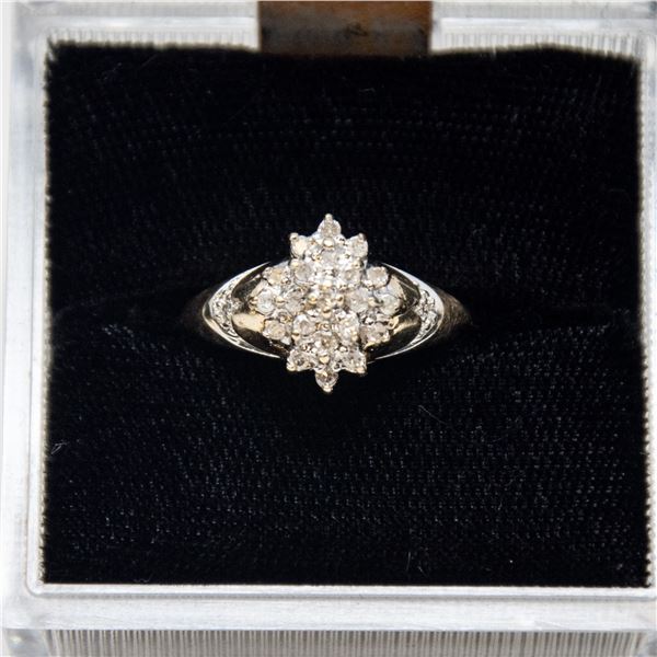 10K GOLD RING WITH CLEAR STONES, APPROX. SIZE 7