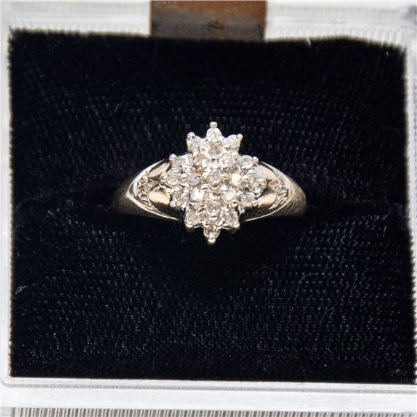 10K GOLD RING WITH CLEAR STONES, APPROX. SIZE 7