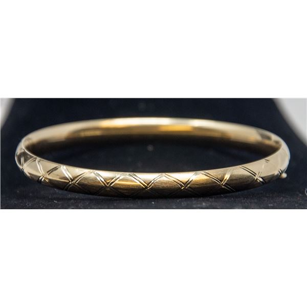 14K GOLD BANGLE WITH CLASP, APPROX. 7.25 "